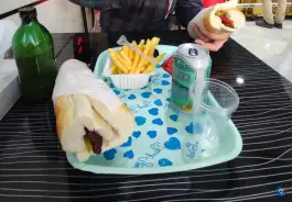 عکس ساندویچ عجیب «گلبرگ» در محله ده دی مشهد 4