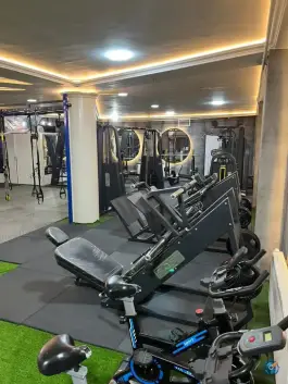 باشگاه بدنسازی نووا در لاله غربی مهرآباد اصفهان