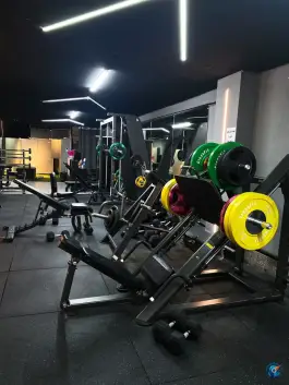 عکس باشگاه بدنسازی افروزی در بهجت آباد تهران 5