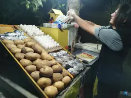 عکس ساندویچ سیب زمینی ذغالی و تخم مرغ آرمان در جانبازان کرج 3