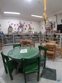 عکس کتابخانه نرگس در یاسمن قم 3