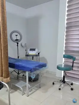 کلینیک تخصصی زخم افرا در محله دانشجو مشهد