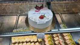 شیرینی فروشی پدر در بلوار انسجام قم