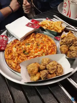 عکس فست فود چیکن فکتوری در محله هوانیروز تهران 8