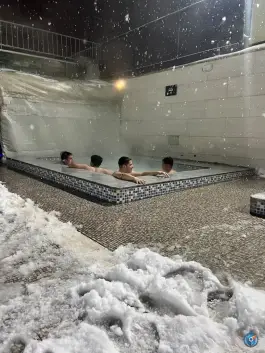 عکس استخر روباز چهارفصل فرشته کرج 6