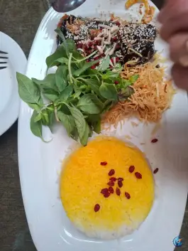عکس سفره خانه سنتی باستانی در محله نقش جهان اصفهان 2