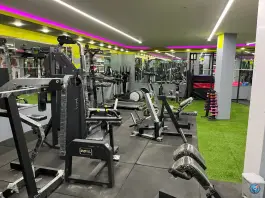 باشگاه بدنسازی بی نهایت در محله خواجو اصفهان