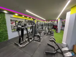 عکس باشگاه بدنسازی بی نهایت در محله خواجو اصفهان 3