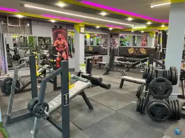 عکس باشگاه بدنسازی بی نهایت در محله خواجو اصفهان 9