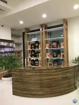 عکس داروخانه دکتر محمدرضا کرمی در محله میرزای شیرازی شرقی شیراز 2
