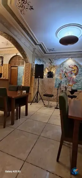 عکس رستوران و بیرون بر دهلیز در محله ارم شیراز 3