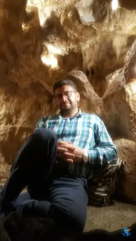کافه رستوران غار؛ باغ دریاچه اصفهان