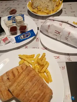 فست فود میت لانژ محله آبادگران مشهد