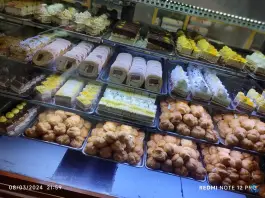 عکس شیرینی سرای گندم، مهدیه، قم 4