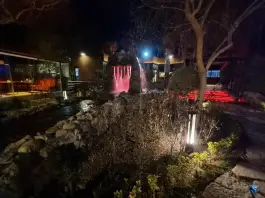 عکس باغ رستوران لیالی در آبشار اصفهان 4