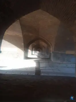 عکس سنگ تاریخی سی و سه پل، آیینه خانه، اصفهان 3