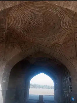 عکس سنگ تاریخی سی و سه پل، آیینه خانه، اصفهان 8