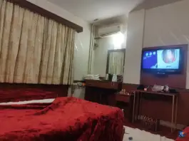 عکس هتل شیراز تهران؛ اقامتی خاطره انگیز در محله بهارستان 3