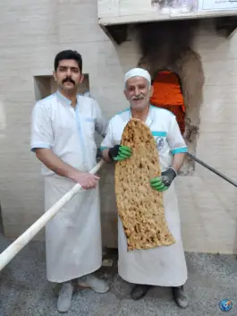 عکس نانوایی سنگک سنتی آذربیک، باغ شریفی، قم 3
