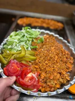 عکس ساندویچ درسته، بین کاشانی ۳۱ و بهجت، مشهد 4