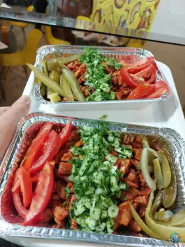 عکس ساندویچ درسته، بین کاشانی ۳۱ و بهجت، مشهد 7