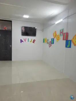 عکس آکادمی زبانهای خارجی آویژه، شهرک گلستان، شیراز 2