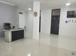 عکس آکادمی زبانهای خارجی آویژه، شهرک گلستان، شیراز 3