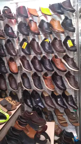 فروشگاه کیف و کفش گل پا، مجتمع تجاری زمزم، قم