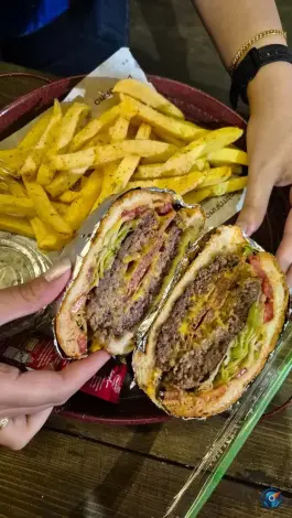 چارکول برگر مهرشهر کرج