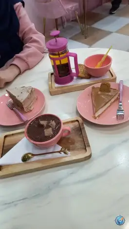 کافه صورتی تویسرکان