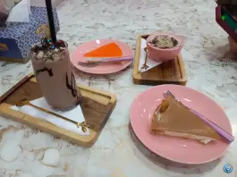 عکس کافه صورتی تویسرکان 2