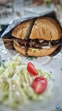 عکس کافه افرا، تفرش 3