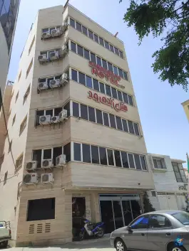 هتل زنده رود اصفهان؛ هشت بهشت غربی، شاهزیدی