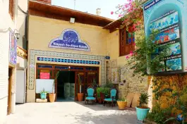 هتل سنتی نیایش، محله عباسیه، شیراز