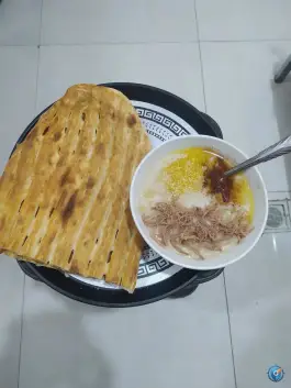 عکس صبحانه خوری دادا مهدی، محله راه آهن، تاکستان 5