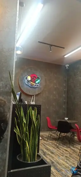 عکس اکبر پیتزا؛ پروین اعتصامی، اصفهان 5