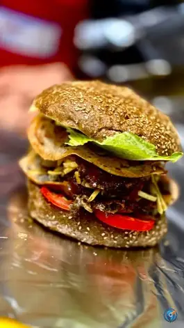 عکس برگر سوخاری عمو جهان در الهیه مشهد 3