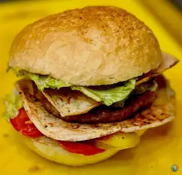 عکس برگر سوخاری عمو جهان در الهیه مشهد 4