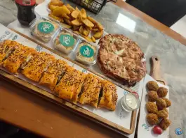 عکس قرمه برگر، بلوار پیروزی، مشهد 2