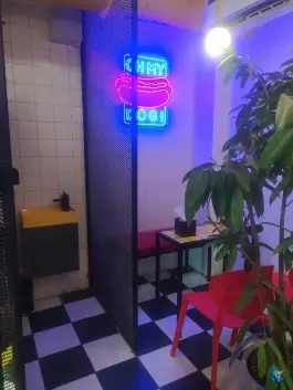 عکس هات داگ هاستر، محله مهرآباد اصفهان 2
