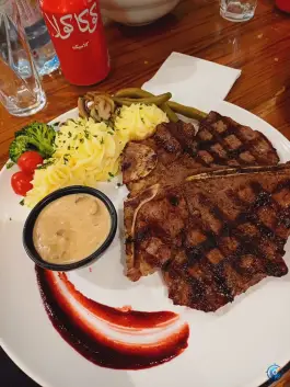 رستوران خانه استیک دلا، محله اطلسی شیراز