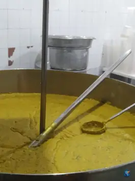 عکس آش سبزی صبحانه هفت تنان، محله گلستان، شیراز 4