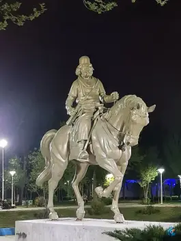 عکس مجسمه میرزا کوچک خان جنگلی، ناژوان، اصفهان 2