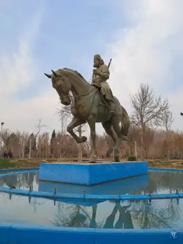 عکس مجسمه میرزا کوچک خان جنگلی، ناژوان، اصفهان 7