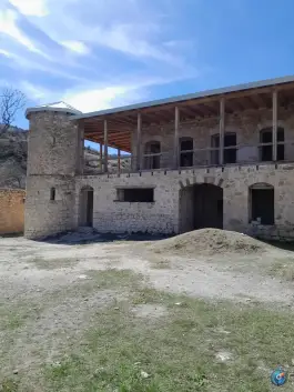 عمارت طومانیاس؛ روستای وینق، خداآفرین