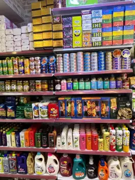 هایپرمارکت کارولین (کاج) در باغ زرشک اصفهان