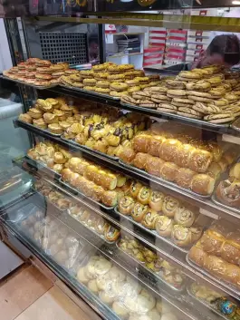 عکس شیرینی گل نرگس، محله شهر قائم، قم 4