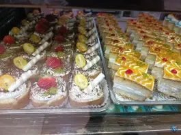 عکس شیرینی گل نرگس، محله شهر قائم، قم 6