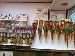 عکس شیرینی گل نرگس، محله شهر قائم، قم 9