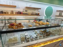 عکس کافه بیکری زمرد، محله زنبیل آباد، قم 2